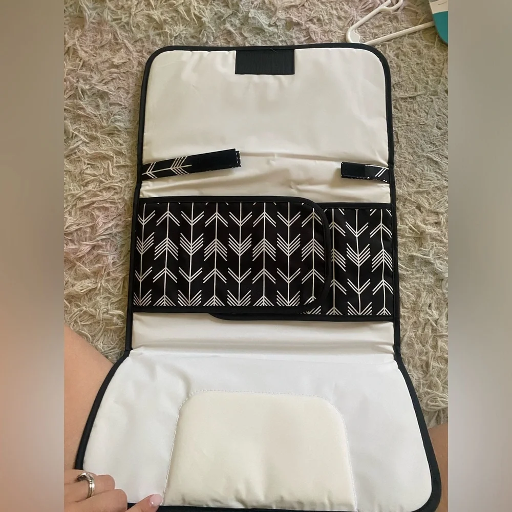 Portable changing pad - Picture 3 of 6